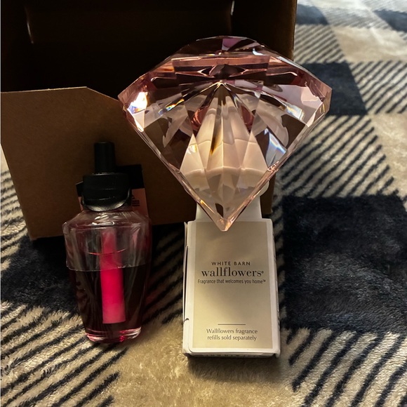 Bath & Body Works Other - NWT White Barn BB& W’s Pink Diamond-Shaped Wallflower Plug In & Refill